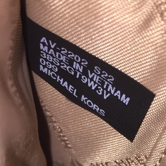 Michael Kors Vanilla, Luggage Clutch, Wristlet - Picture 10 of 12